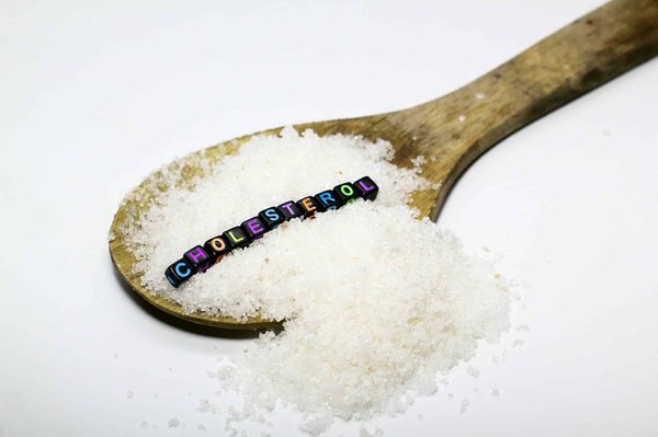 Does Eating Oatmeal Daily Help Lower Cholesterol for Adults Over 40 in the UK?